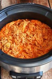 Crock Pot Buffalo Ranch Chicken | lookingjoligood.wordpress.com