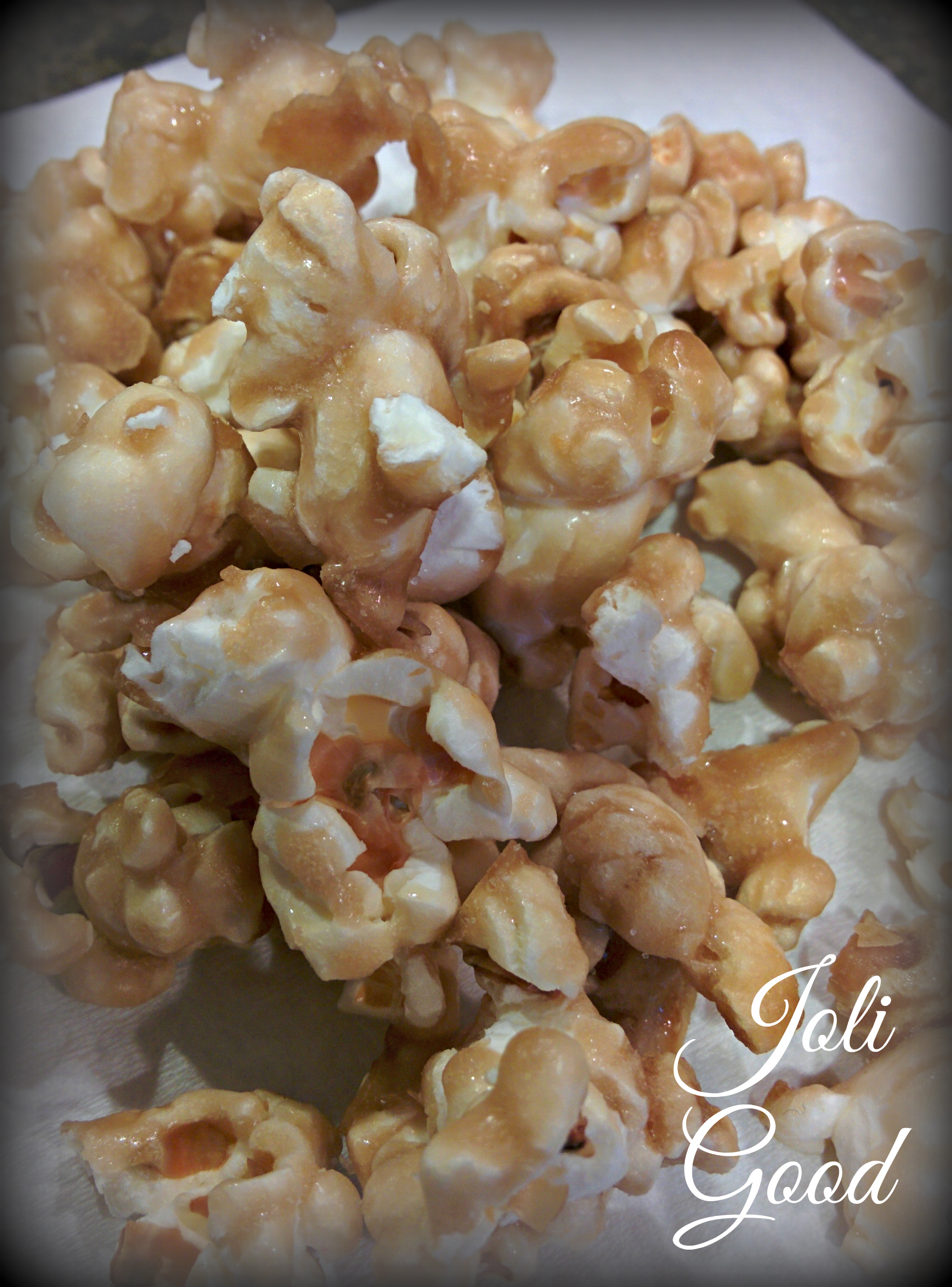 Homemade Caramel Popcorn | lookingjoligood.wordpress.com