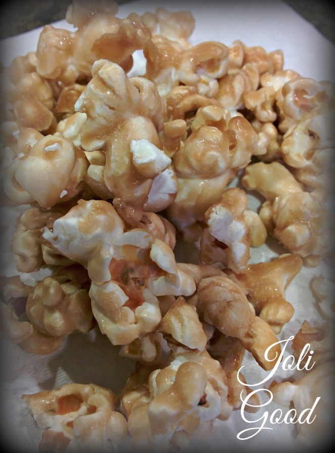 Homemade Caramel Popcorn | lookingjoligood.wordpress.com