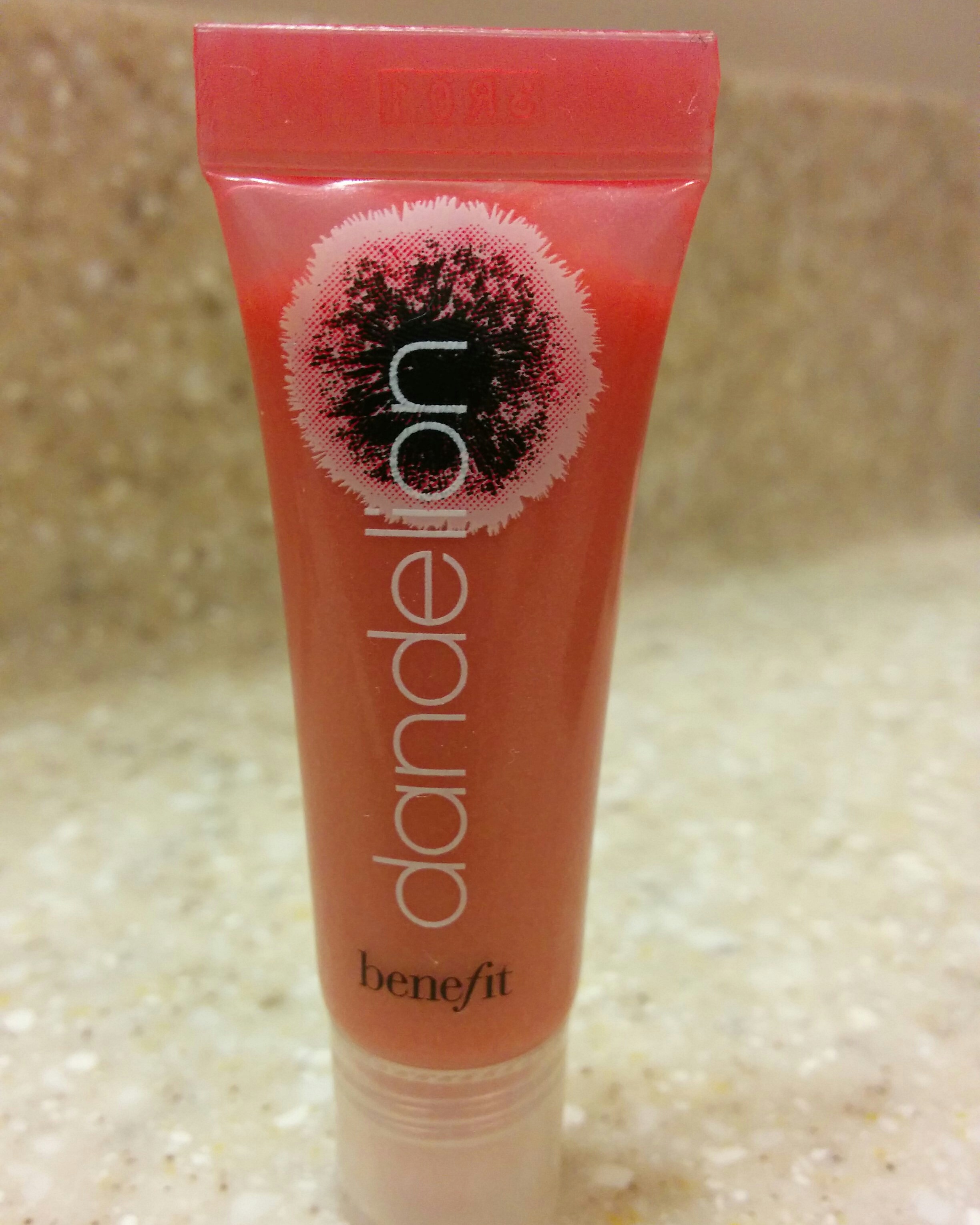 Benefit Dandelion | lookingjoligood.wordpress.com