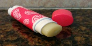Yes to Grapefruit Naturally Smooth Lip Balm | lookingjoligood.wordpress.com