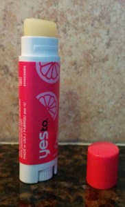Yes to Grapefruit Naturally Smooth Lip Balm | lookingjoligood.wordpress.com