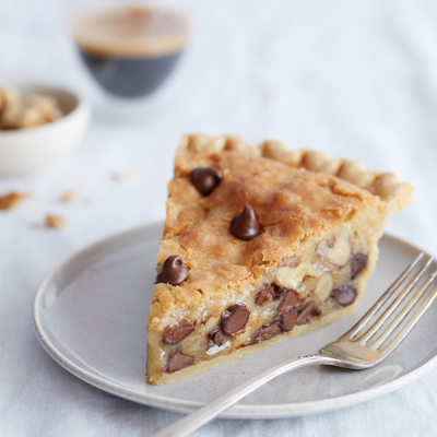 Happy Pie Day! To celebrate, here is the recipe of one of my very favorite pies NESTLÉ® TOLL HOUSE® Chocolate Chip Pie| lookingjoligood.wordpress.com
