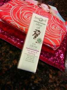 Ipsy Glam Bag March 2016 | lookingjoligood.wordpress.com