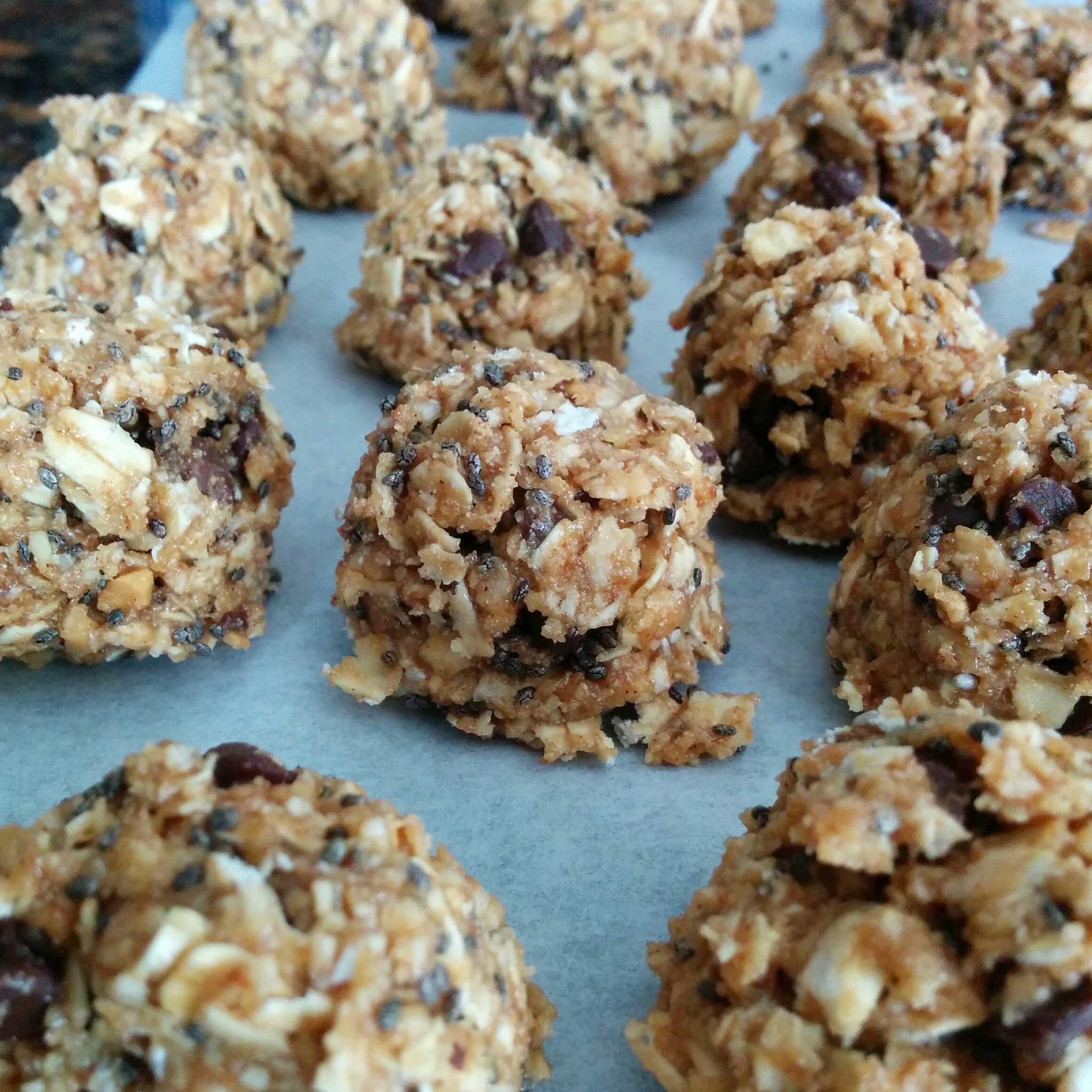 Healthier Energy Bites | lookingjoligood.wordpress.com