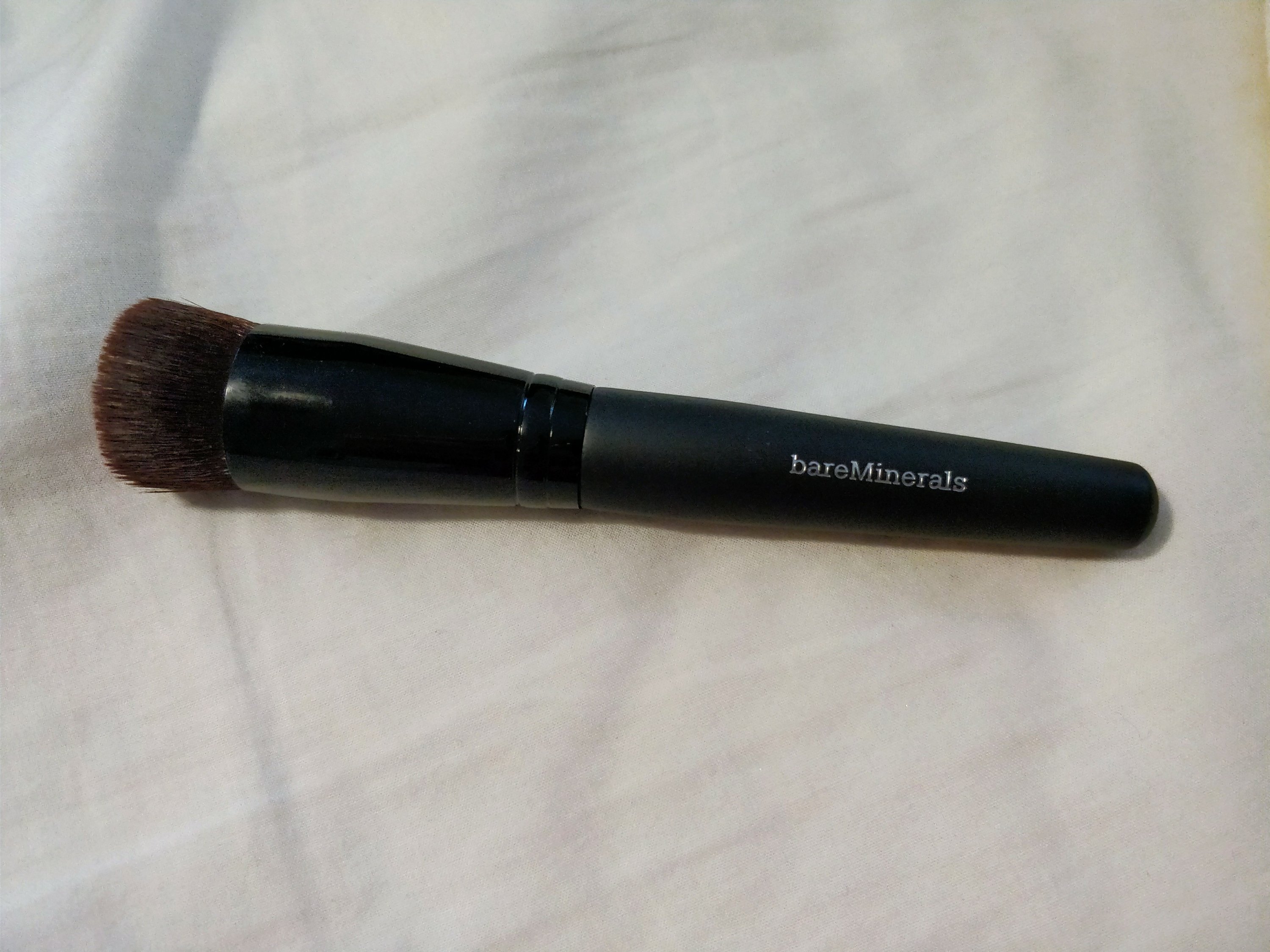 bareminerals foundation brush boxy charm | lookingjoligood.blog