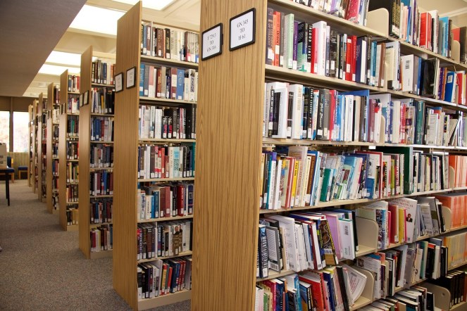 library | lookingjoligood.blog