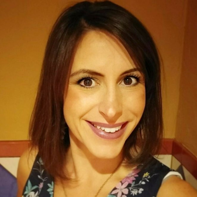 Laura | lookingjoligood.blog