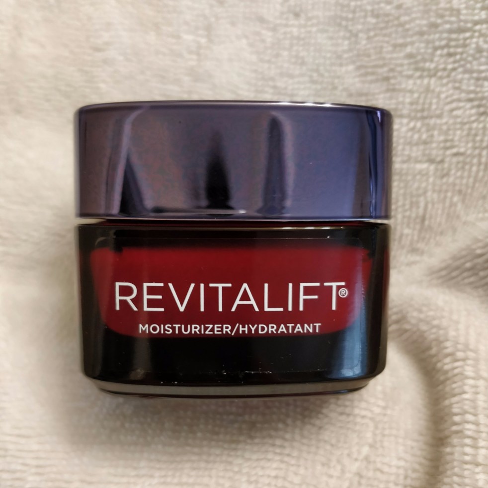 Loreal Revitalift moisturizer/hydrant | lookingjoligood.blog