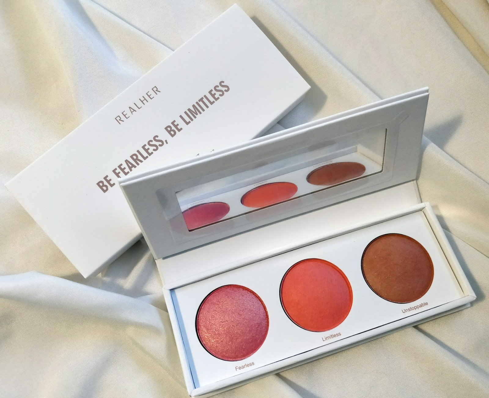 real her blush kit Boxycharm December 2017 | lookingjoligood.blog