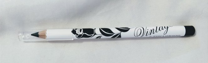 Vintage by Jessika Liebskind – Eyeliner Pencil | lookingjoligood.blog