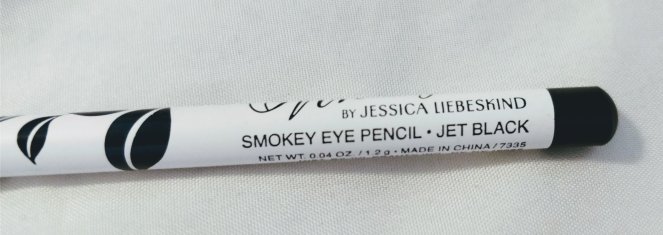 Vintage by Jessika Liebskind – Eyeliner Pencil | lookingjoligood.blog